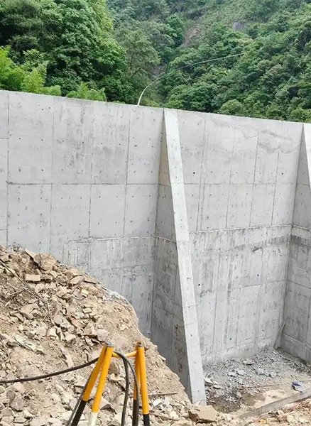 黄山休宁县重力式挡土墙